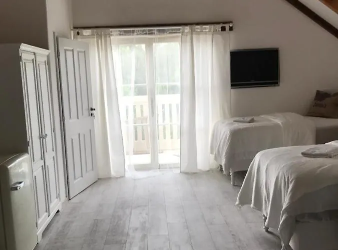 Guest house Vinny Tunel - Vinny Rodinny 3*